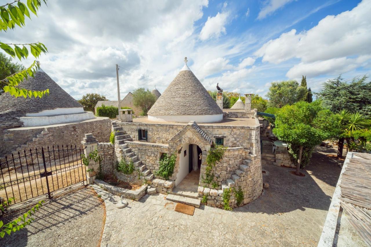 Trulli Girasoli E Viole Cocolicchio Bagian luar foto
