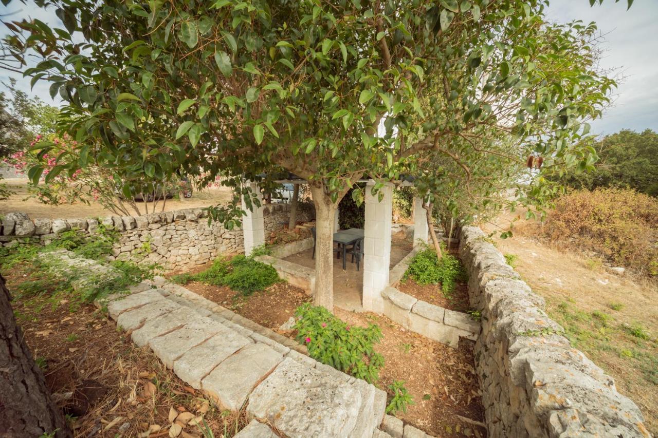 Trulli Girasoli E Viole Cocolicchio Bagian luar foto