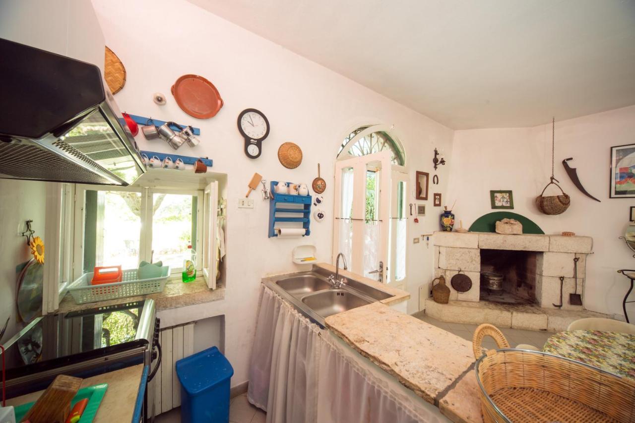 Trulli Girasoli E Viole Cocolicchio Bagian luar foto
