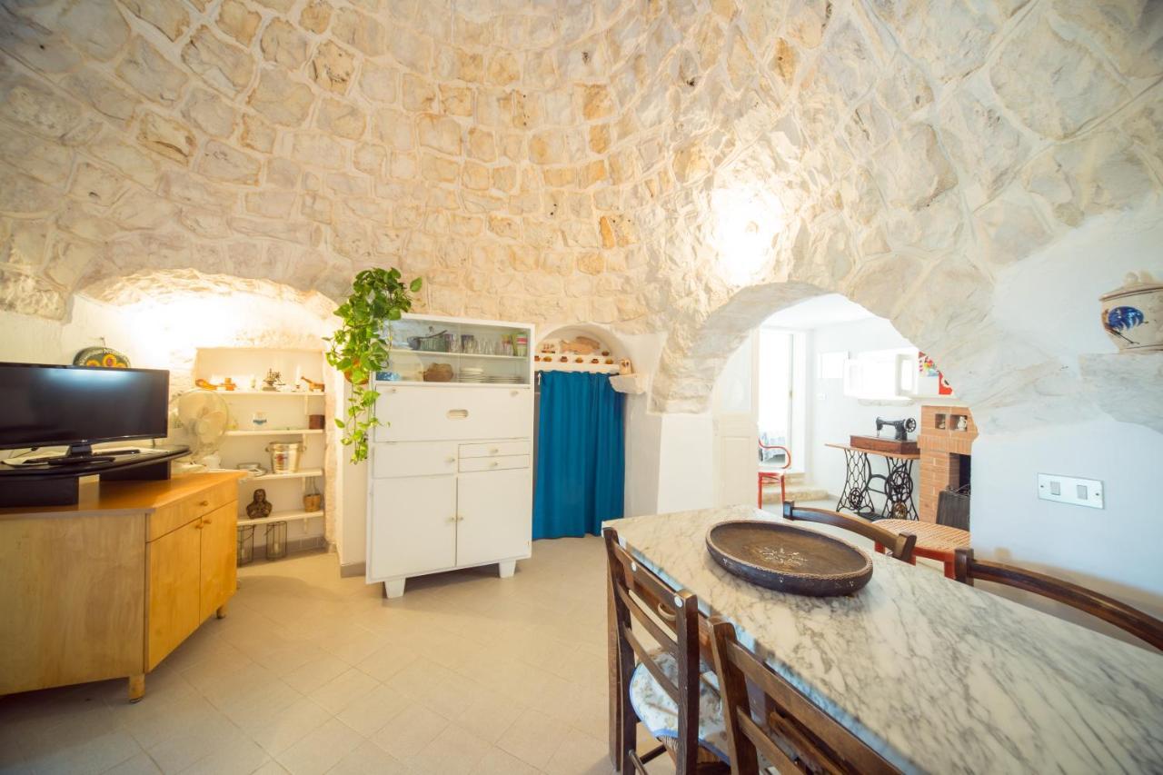 Trulli Girasoli E Viole Cocolicchio Bagian luar foto